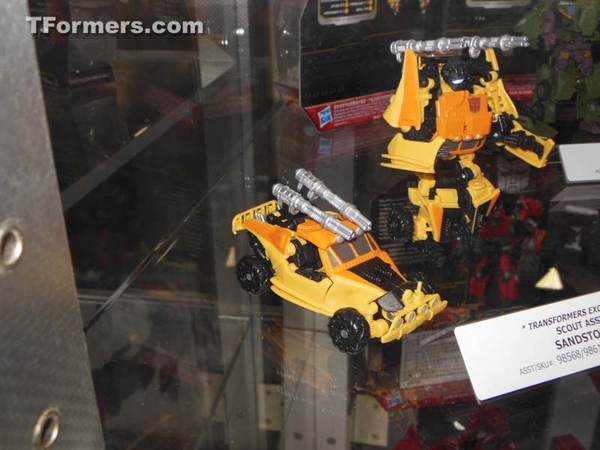 Sdcc 2012 Toys R Us Transformers Generations Asia Exclusive Sandstorm 1  (89 of 141)